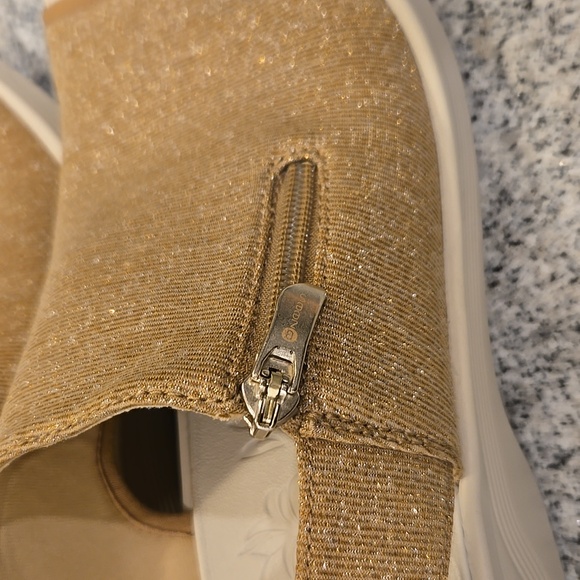 Bzees Slip On Sandals Women's Size 12M - Picture 4 of 13